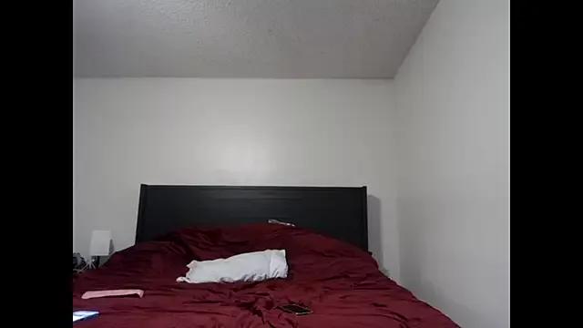 QueenLolaX from StripChat is Freechat