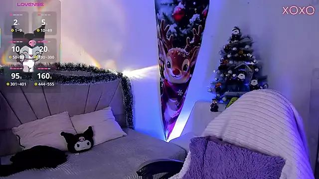 ravencollen from StripChat is Freechat