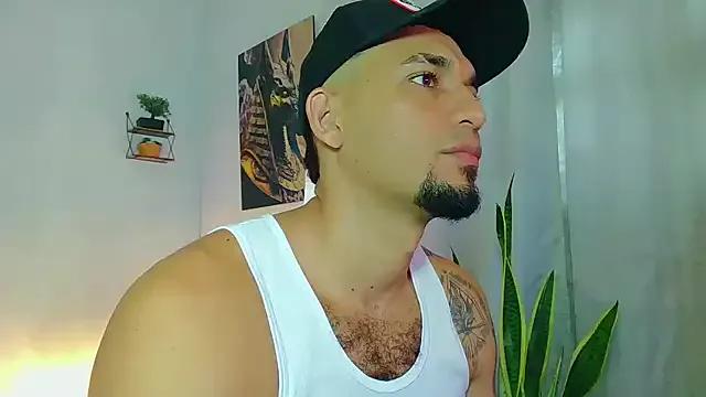 Reina_paola from StripChat is Freechat