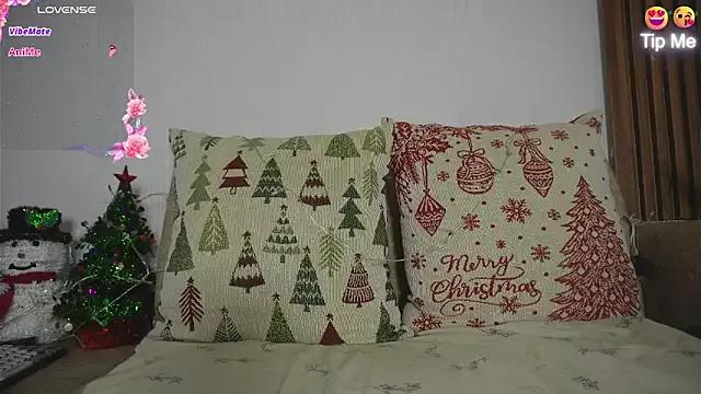 Roxybeautyy from StripChat is Freechat