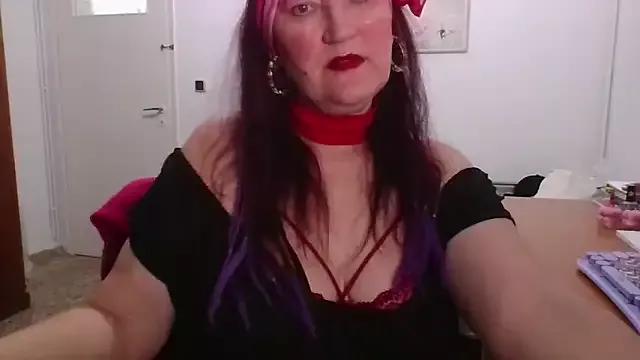 SabrinaXlovess from StripChat is Freechat