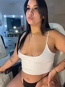 SalomeMartinesss from StripChat is Freechat