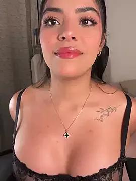 Sara-Evans from StripChat is Freechat