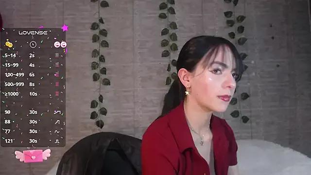 sarah_saenz_ from StripChat is Freechat