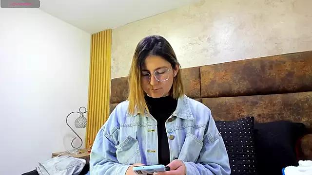 SarahDeyvis from StripChat is Freechat