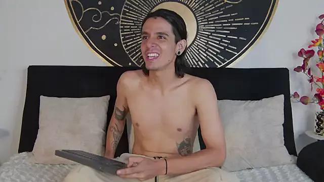 saul_stonee from StripChat is Freechat