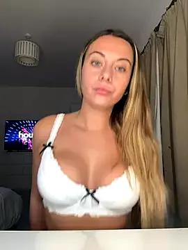 Scarlettroseeee from StripChat is Freechat