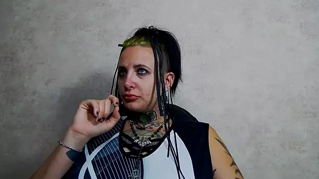 SelenasJones from StripChat is Freechat