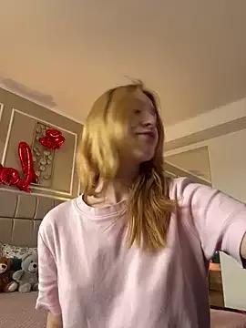 SerenaBennet from StripChat is Freechat