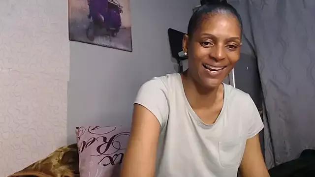 Sexysilverfoxxx from StripChat is Freechat
