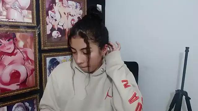 SharlinLove_ from StripChat is Freechat