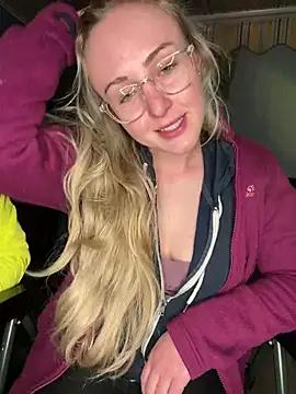 SherryOutdoor1 from StripChat is Freechat