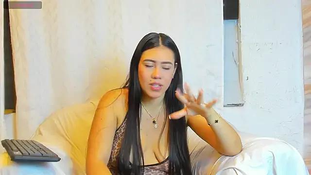 sloveanna from StripChat is Freechat
