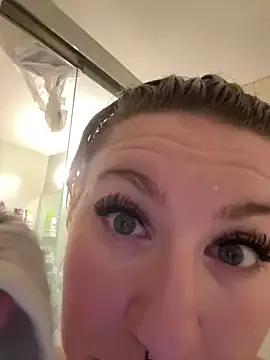 sluttysmiley from StripChat is Freechat