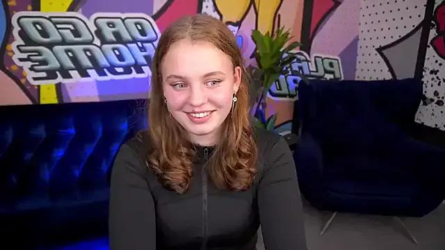 SnowWhiti from StripChat is Freechat