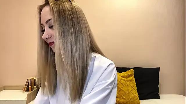 sun_under_skyy from StripChat is Freechat