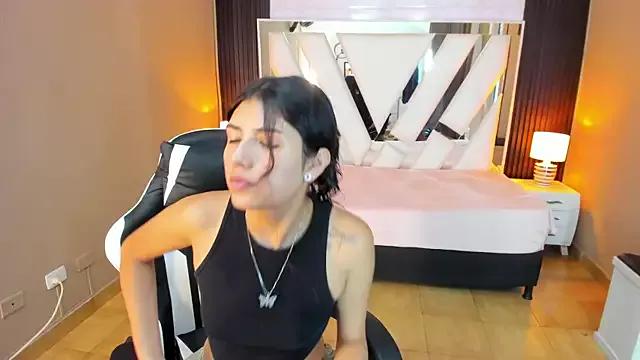 sweet-muse from StripChat is Freechat