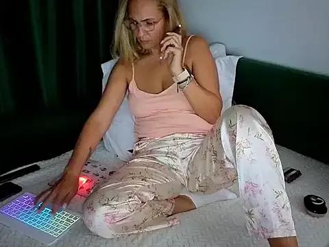 SweetAnia_ from StripChat is Freechat