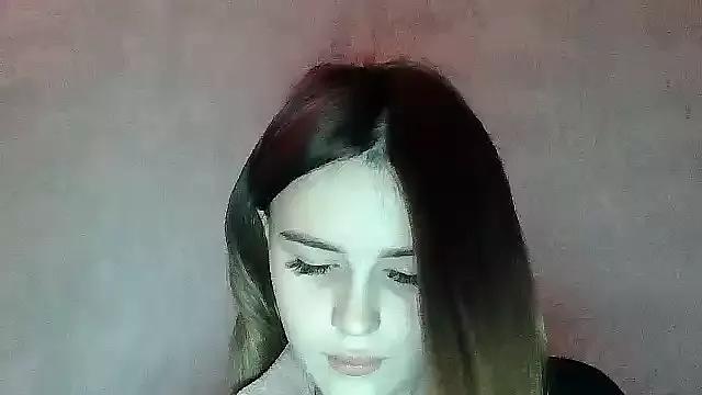 SweetLoraa from StripChat is Freechat