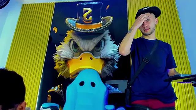 Thegolden_boys from StripChat is Freechat