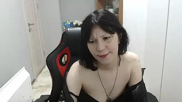 TinaQuiin from StripChat is Freechat