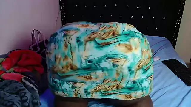 Toomuchbooty33 from StripChat is Freechat