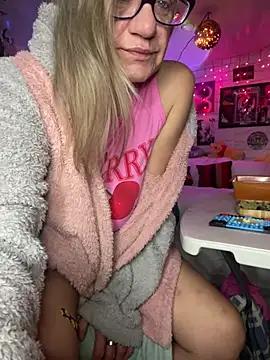 TrenaAnne from StripChat is Freechat