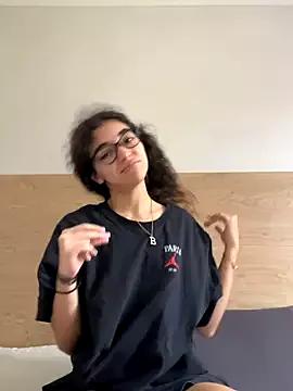 uniquerossie from StripChat is Freechat