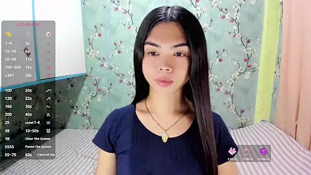 UrHotSexyShine from StripChat is Freechat