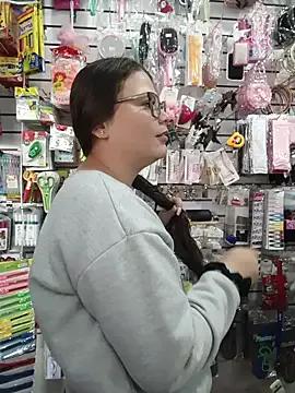 Vale_Saenzz from StripChat is Freechat