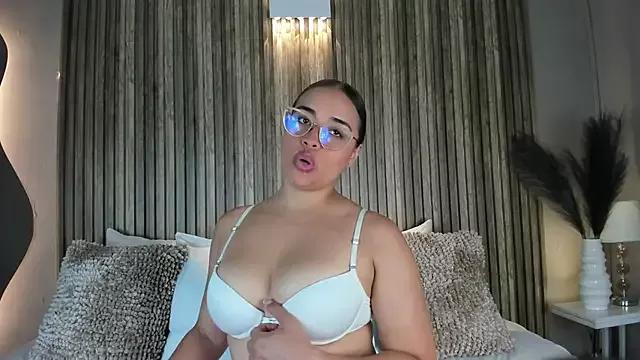 VanneCamiel from StripChat is Freechat