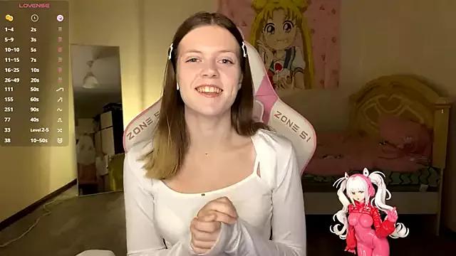 VibeQueenLucy from StripChat is Freechat