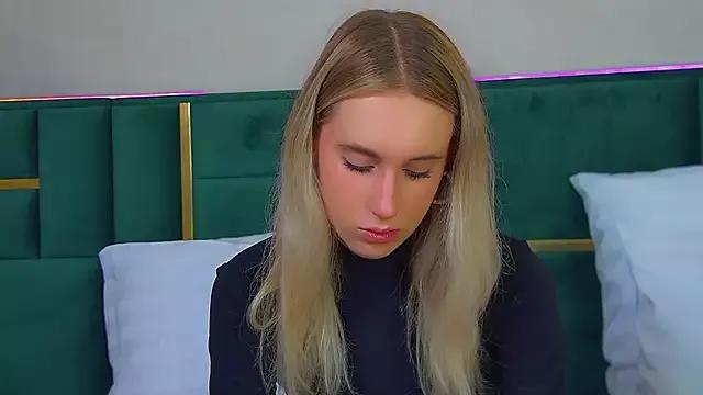 VictoriaHopsons from StripChat is Freechat