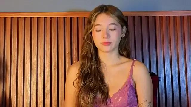 VictoriaSpark from StripChat is Freechat