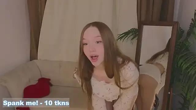 VioletMills from StripChat is Freechat