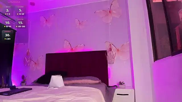 Vivi_prinncess from StripChat is Freechat