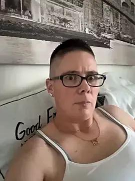 voluptuous-minx from StripChat is Freechat