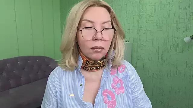 Wendy_Waves from StripChat is Freechat