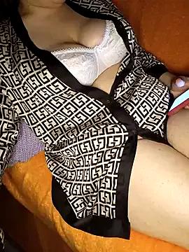 whiteprincesse from StripChat is Freechat