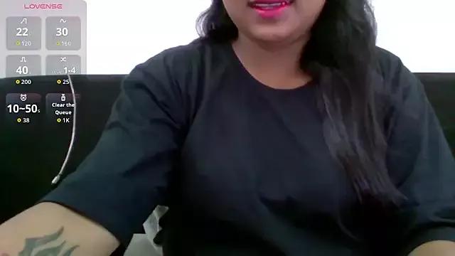 Wow-SexyHoney from StripChat is Freechat