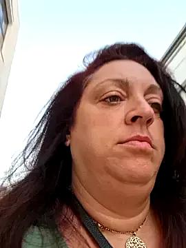 XSouthlondonNAUGHTYMILFXX from StripChat is Freechat