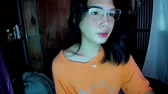 yourdes1re_ from StripChat is Freechat