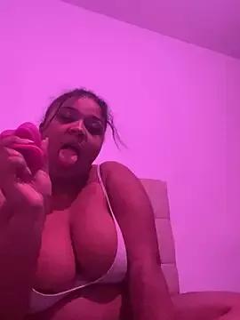yourfavlightskinn from StripChat is Freechat