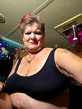 YOURWIFEY from StripChat is Freechat