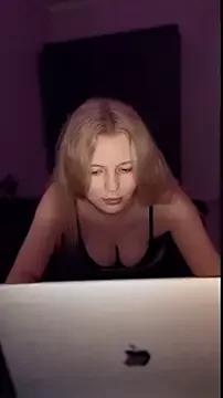 Zara__Doll from StripChat is Freechat