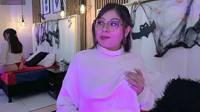 ZeleneJones from StripChat is Freechat