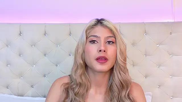 ZoehAngel from StripChat is Freechat